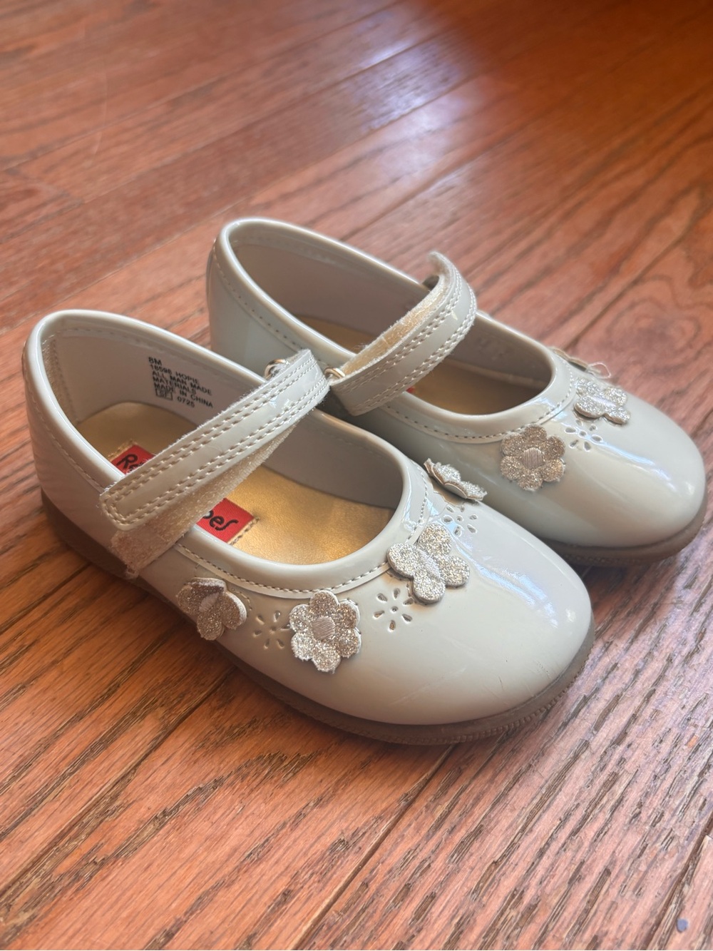 Rachel Shoes Girls Off-white Patent Mary Jane Dress Shoes with Glitter Flowers